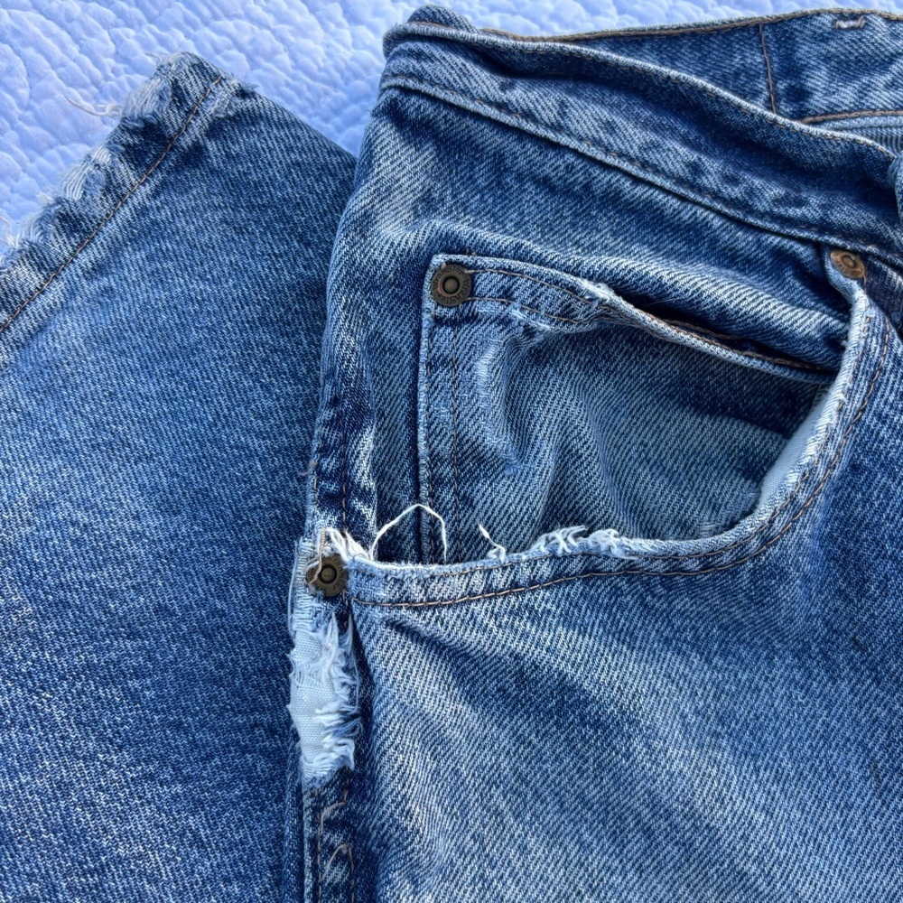 Vintage Distressed Wrangler Jeans | Tagged Men’s 34x32 | Fits Women’s 10/12 - Picture 11 of 16